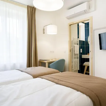 Mileade Les Pleiades מלון