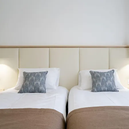 Mileade Les Pleiades מלון